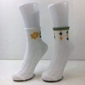 Womens Crew Socks Set 2 Textured Floral Pattern White Green Yellow